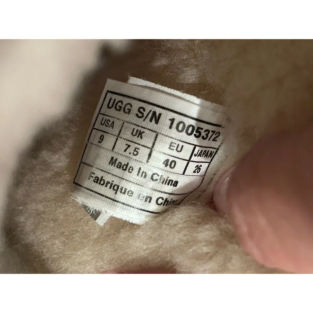 UGG Classic Short Leather Boot Womens Size 9 Black Sherpa Lined 1005372 - Picture 10 of 11